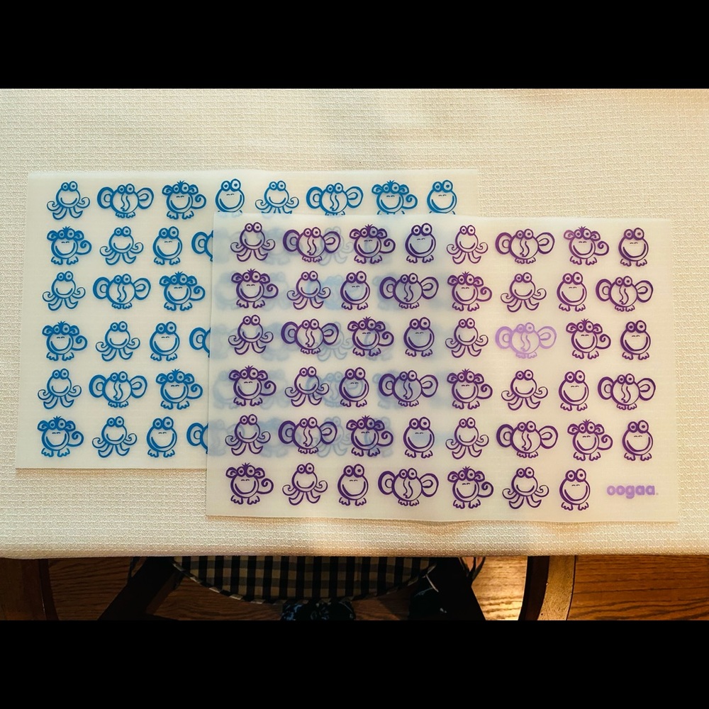 2 Oogaa Silicone Baby/Toddler placemats in blue 💙 and purple 💜